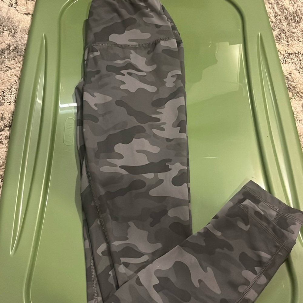 Danskin camo leggings